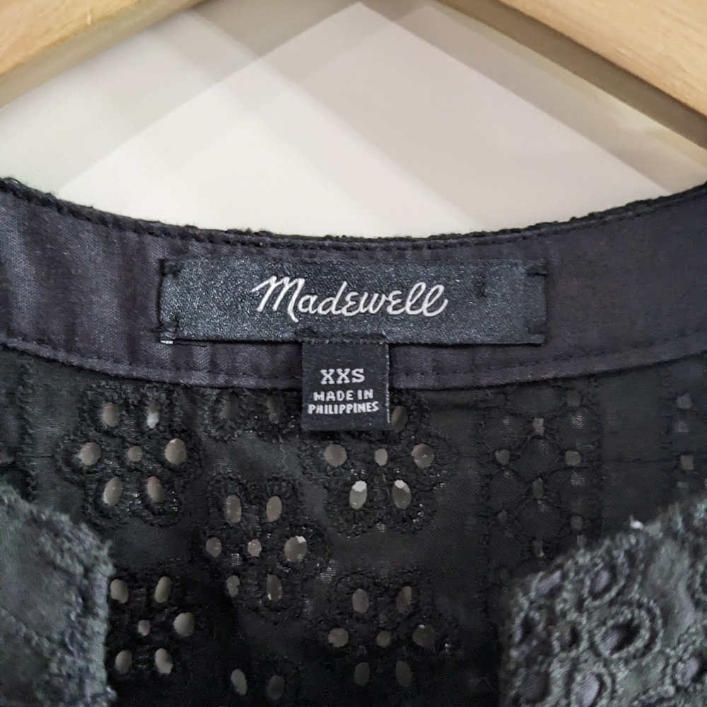 Madewell | Eyelet Double-Tie Peasant Top in Black - Picture 7 of 10